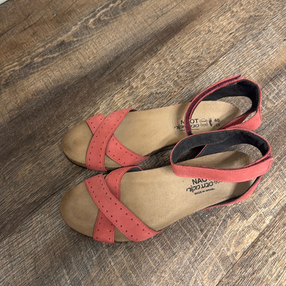 NWT Naot Women's Red Sandals.